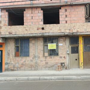 Casa de 2 pisos con reconocimiento en la localidad de kennedy, bogota.
